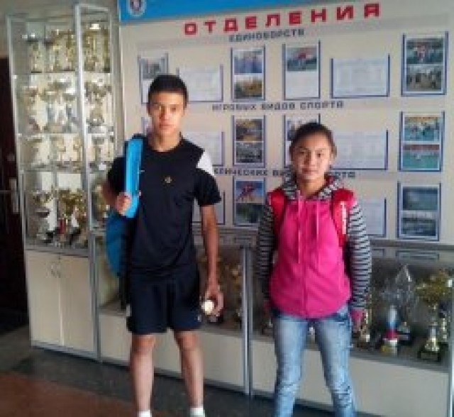 Алимбаев Азизбек и Жумабек Айша вернулись со всероссийских соревнований по бадминтону юношеской сери